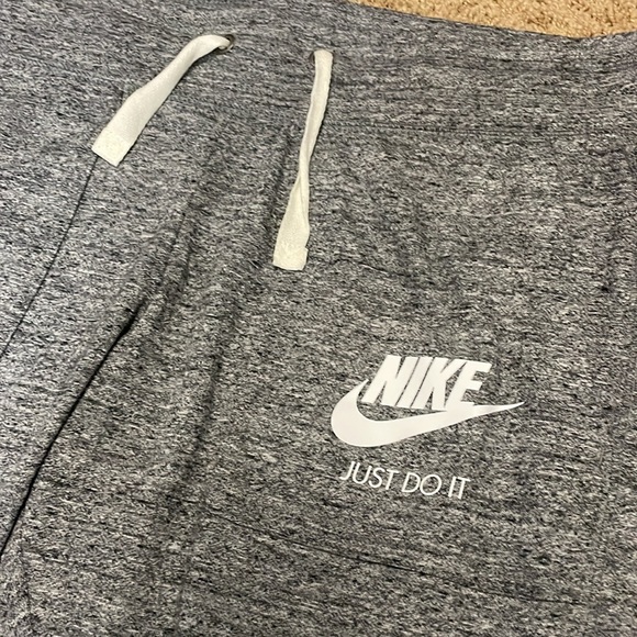 Nike jogger sweatpants - Picture 2 of 11